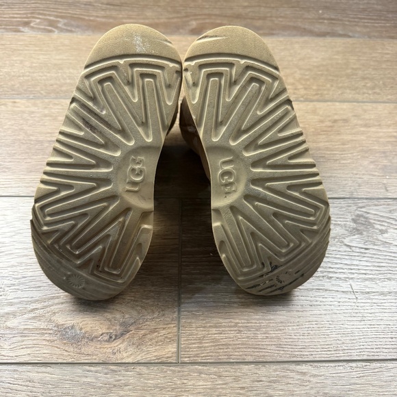 UGG Girls Short Chestnut Brown Pull-On Boots, Size 2, Fair Condition, Winter - Picture 11 of 12